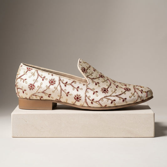 Men's Floral Embroidered Mojari Loafer in White — Dinesh Family Footwear (view 2)