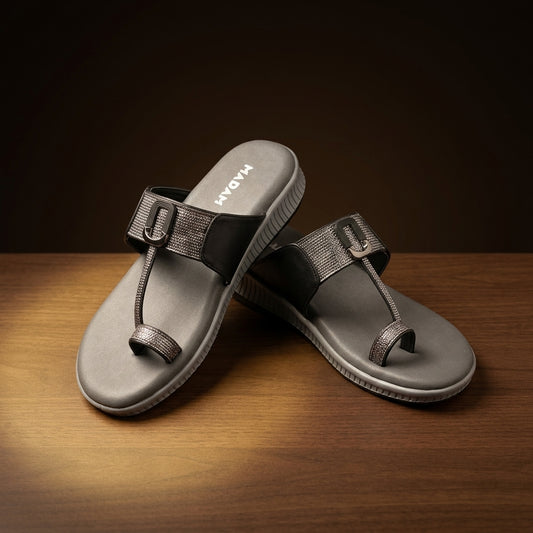 Women's Cushioned Toe-Post Sandal in Black — Dinesh Family Footwear